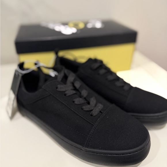 Art Class Kids' Black Garrett Sneakers Size 4 NWT - Picture 3 of 3